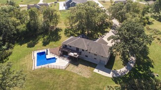 820 Oakwood Rd, Hazel Green, WI 53811