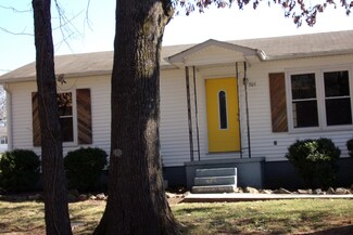 305 9th Ave S, Decherd, TN 37324