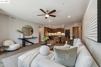 2400 Adeline St Unit 208, Oakland, CA 94607