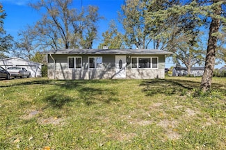 14 W Adams Dr, East Saint Louis, IL 62206