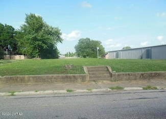 558 S Royal St, Jackson, TN 38301