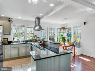 11 Beechwood Rd, Arnold, MD 21012