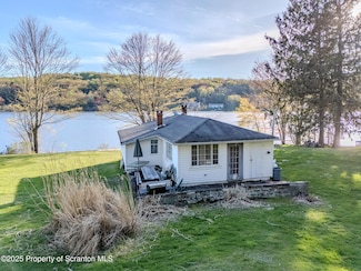 272 Lake Blvd, Clifford Township, PA 18470