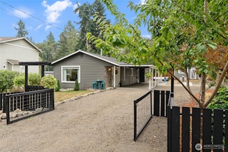 7230 E Maple St, Port Orchard, WA 98366