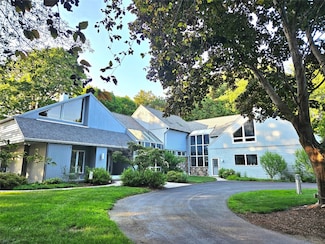 5360 Wolf Rd, Erie, PA 16505