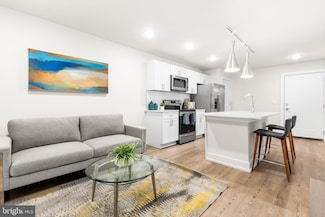 214 Vine St Unit 505, Philadelphia, PA 19106