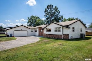 902 Fairlane Dr, Marion, IL 62959