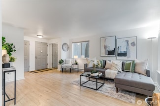 19125 Ballinger Way NE Unit 101, Lake Forest Park, WA 98155