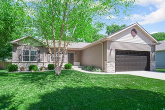 211 Trailcreek Dr, Burns Harbor, IN 46304