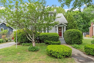 8 Newcomb Ave, Saugus, MA 01906