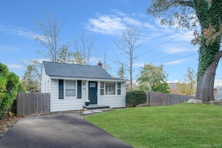 120 Lookout Dr, Sound Beach, NY 11789