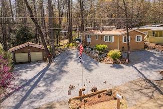 18071 Pine St, Lakehead, CA 96051