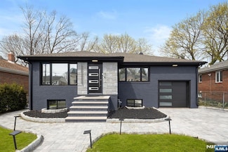 1061 Glen Rd, Fort Lee, NJ 07024
