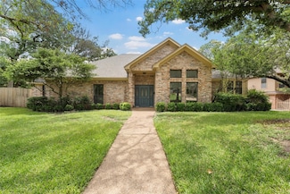 800 Wooded Crest Dr, Woodway, TX 76712