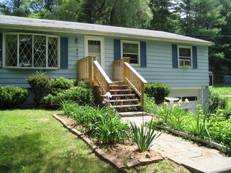 550 East St, Lee, MA 01238