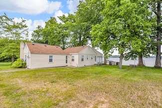8370 Horton Beach Rd, Manitou Beach, MI 49253