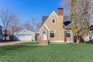 2437 Stewart Ave, Saint Paul, MN 55116