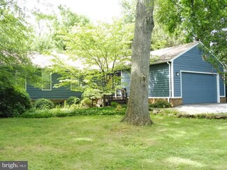 10 Dew Wood Ct, Derwood, MD 20855