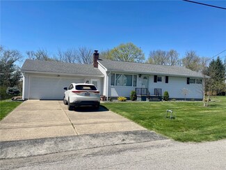 1127 Motor St, New Castle, PA 16101