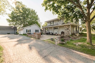 W208S8861 Hillendale Dr, Muskego, WI 53150