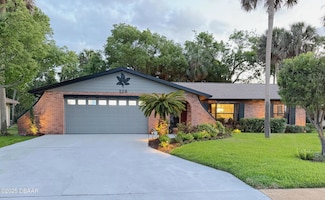208 Wellington Dr, Daytona Beach, FL 32119