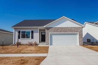 6696 NE 12th Ct, Des Moines, IA 50313