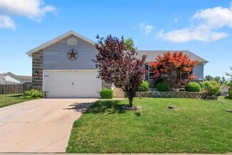 101 Village Circle Dr, Winfield, MO 63389