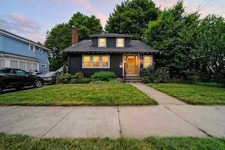 34 Lynde Ave, Melrose, MA 02176