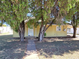 416 N Knox St, Jacksboro, TX 76458