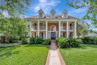 310 Oakview Cir, El Lago, TX 77586