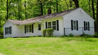 21 Riverside Pkwy, Battle Creek, MI 49015