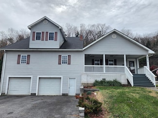 616 Addams St, Covington, VA 24426