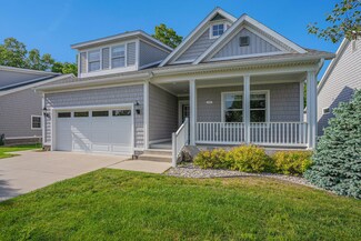 625 Parkview Ave, Spring Lake, MI 49456