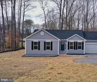 42 S Glebe Rd, Montross, VA 22520