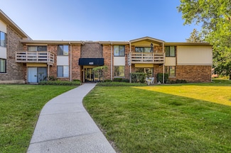 455 Raintree Ct Unit 1C, Glen Ellyn, IL 60137