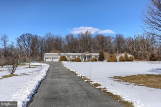 7119 Schoolhouse Rd, Hershey, PA 17033