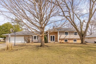 205 Crestview Ave, Waterloo, IA 50701