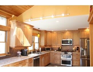 364 Essex Ave, Gloucester, MA 01930