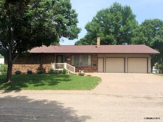 503 S 4th St, Bellevue, IA 52031