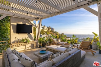 1714 Sunset Plaza Dr, Los Angeles, CA 90069