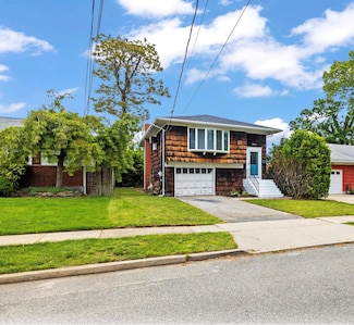 23 Cherokee St, Massapequa, NY 11758