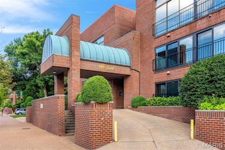 4570 Laclede Ave Unit 301, Saint Louis, MO 63108