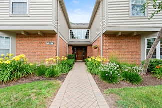 130 Crest Wood Ct Unit 1, Schaumburg, IL 60195