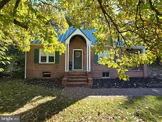 1945 Valley Rd, Berkeley Springs, WV 25411