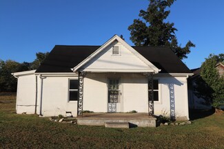 1305 Scottsville Rd, Lafayette, TN 37083