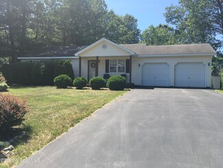 7 Daffodil Dr, South Glens Falls, NY 12803