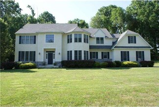 1005 Birchwood Ln, Glen Mills, PA 19342
