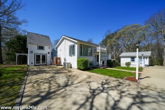 60 Prospect Ave, Oak Bluffs, MA 02557