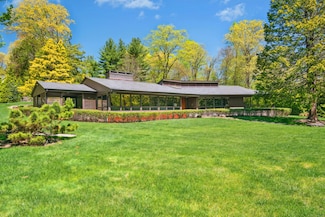 71 Boulderol Rd, Stamford, CT 06903