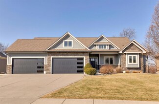 2327 Hearthstone Cir SW, Altoona, IA 50009